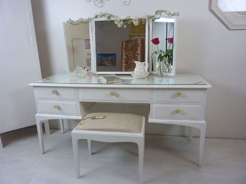 Picture of Stag Dressing Table – Alice in Wonderland