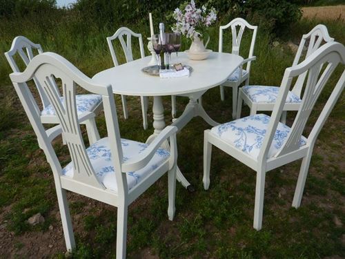Picture of Classical Table with 6 Chairs