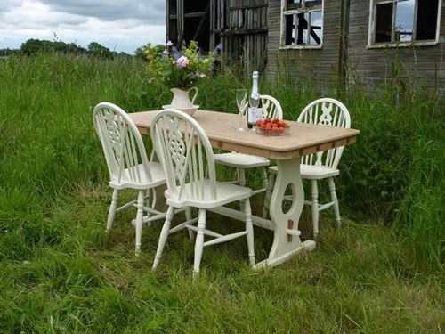 Picture of Oak Dining Table with 4 Wheel Backed Chairs