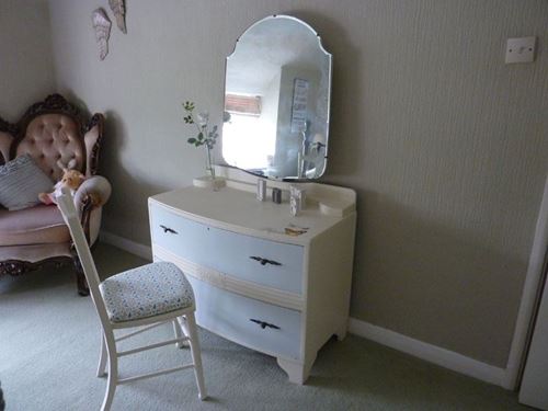 Picture of Petite Dressing Table and Chair