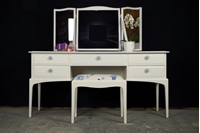 Picture of Stag Dressing Table with Stool in Wimborne White