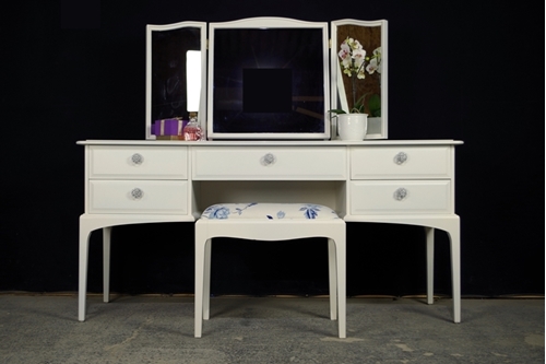 Picture of Stag Dressing Table with Stool in Wimborne White