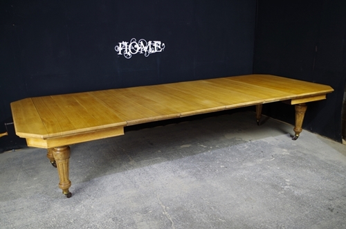 Picture of Antique Oak MacKenzie & Mitchell Wind-Out Table (1870)
