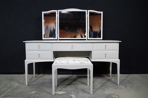 Picture of Stag Dressing Table with Stool in Pavilion Gray