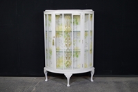 Picture of Vintage Display Cabinet in Pointing