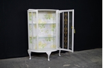 Picture of Vintage Display Cabinet in Pointing
