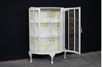Picture of Vintage Display Cabinet in Pointing